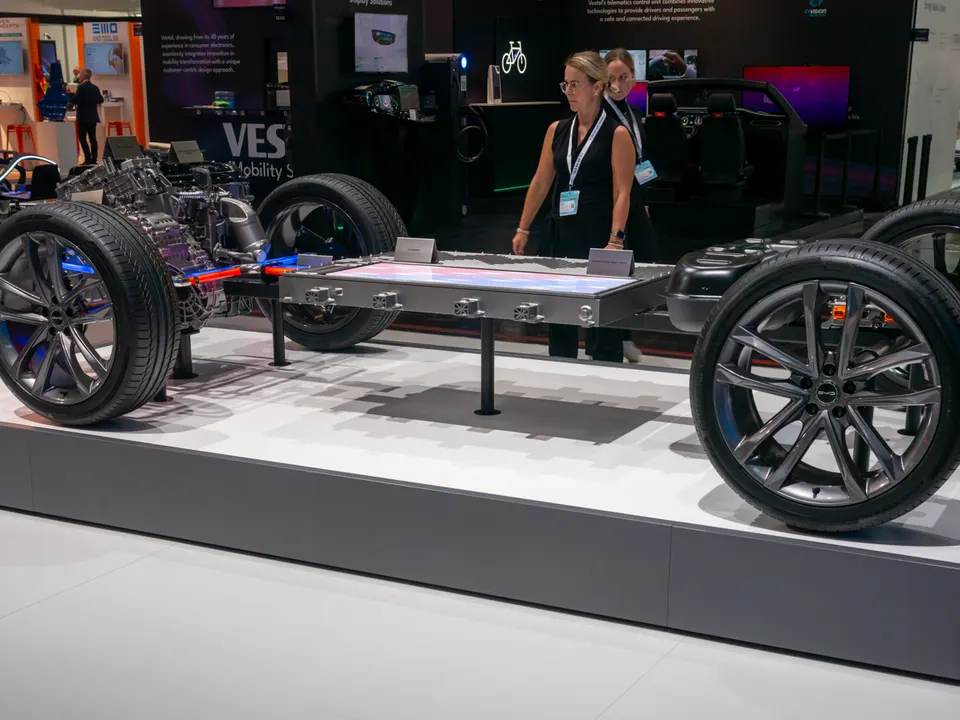 BYD's earlier Blade battery pack in a chassis display at IAA 2023; Super e-Platform uses a new, faster-charging Blade