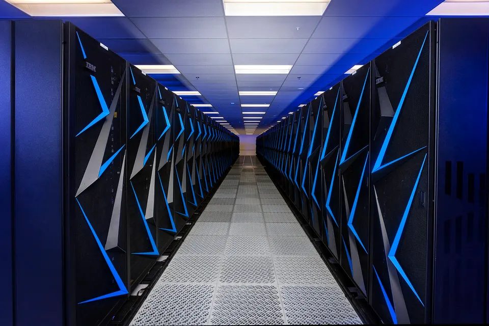 An aisle of the Sierra GPU supercomputer (US): reasoning models like R1 are trained with reinforcement learning on clusters like this