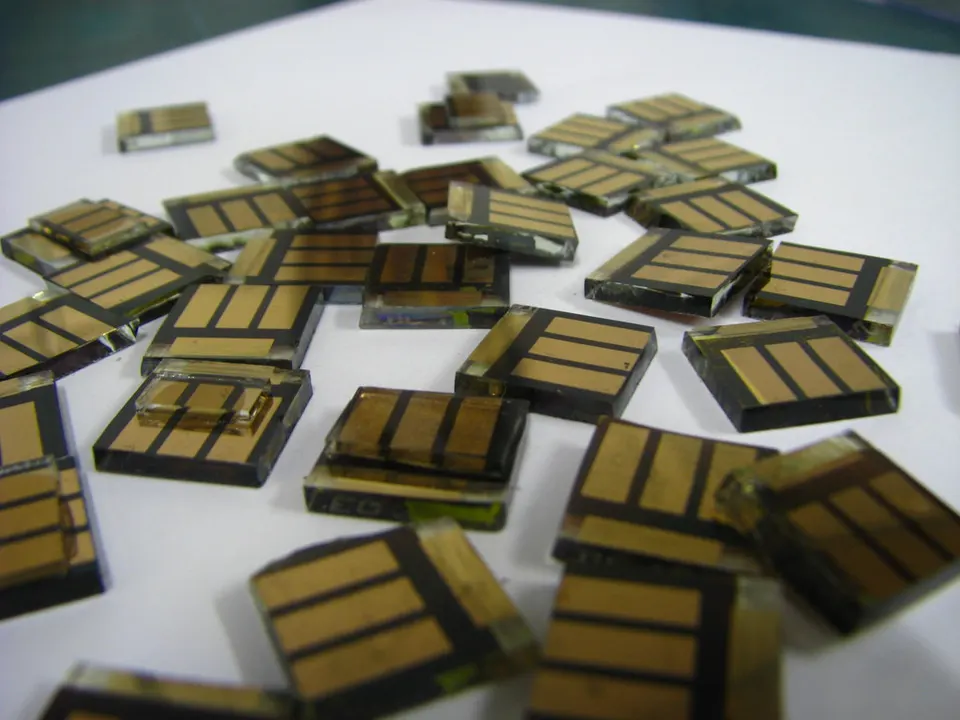 Small perovskite test cells made at the University of Oxford: a thin light-absorbing crystal film on glass, printed rather than grown