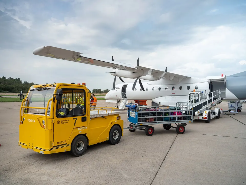 Heart's X1, the full-size ES-30 prototype, in ground tests: four battery-powered electric motors turn the propellers on its high wing