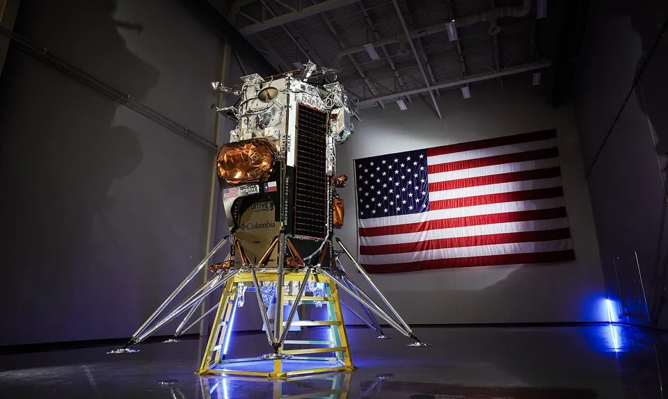 The IM-1 Nova-C lander before launch: a tall body holding its super-cold methane and oxygen tanks, standing on six splayed legs