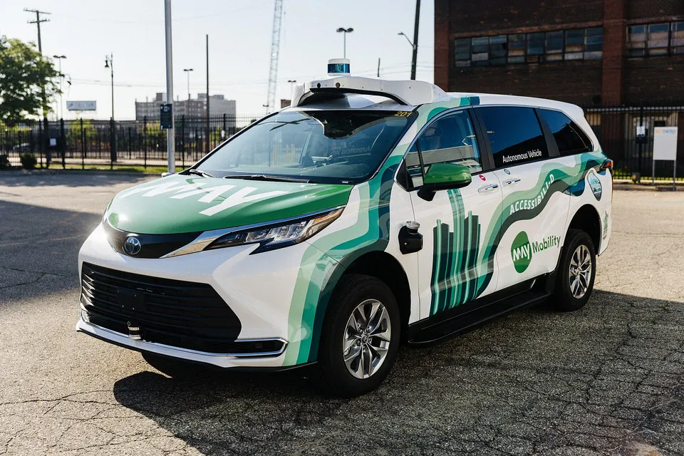 A May Mobility Toyota Sienna with lidar and cameras on the roof and bumpers