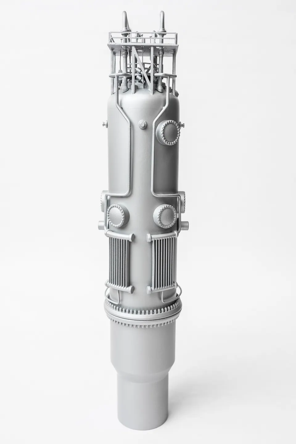 Scale model of a NuScale Power Module: reactor, steam generator and pressurizer inside one tall steel can
