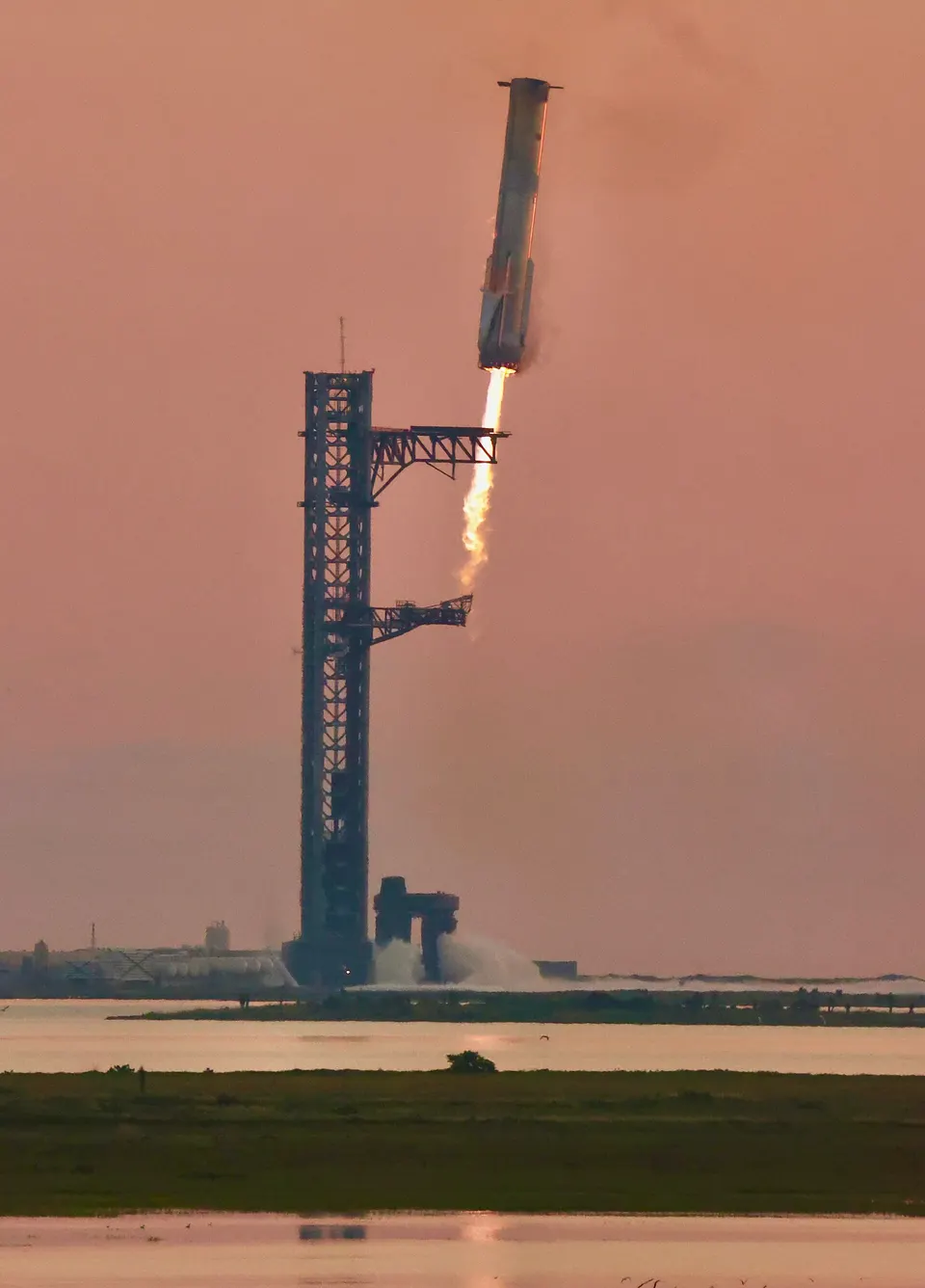 Not Terran R: SpaceX's Super Heavy flying back on its methane engines; Terran R's booster is meant to return the same way, to a ship at sea